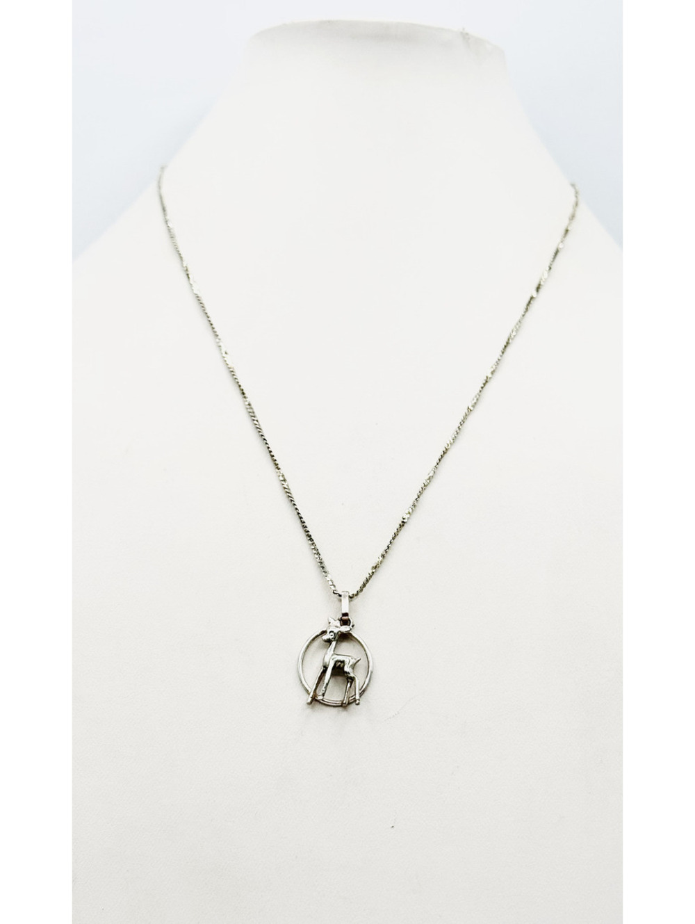 Vintage sterling silver twisted chain with reindeer in circle pendant necklace
